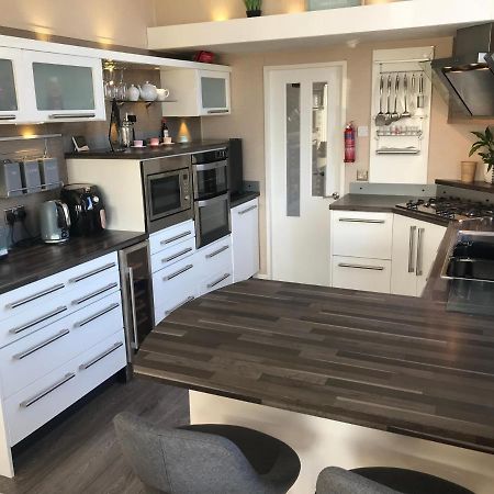 ריל Hot Tub Accommodation North Wales Lodge מראה חיצוני תמונה