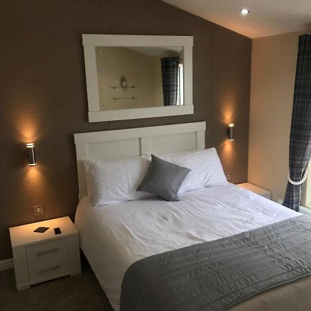 ריל Hot Tub Accommodation North Wales Lodge מראה חיצוני תמונה