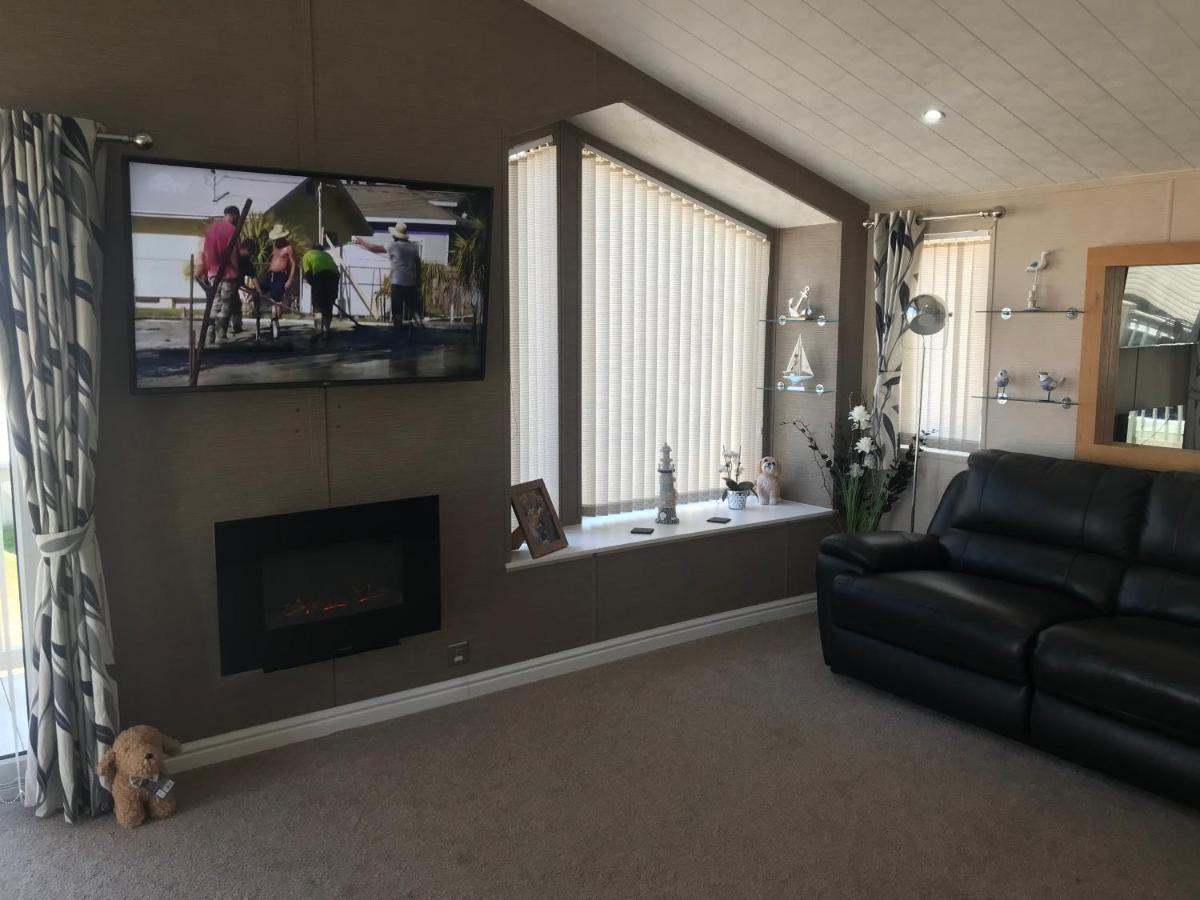 ריל Hot Tub Accommodation North Wales Lodge מראה חיצוני תמונה