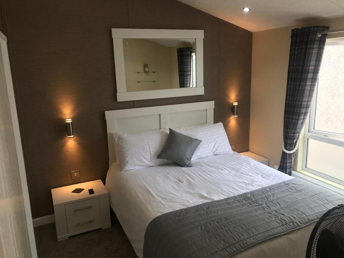 ריל Hot Tub Accommodation North Wales Lodge מראה חיצוני תמונה
