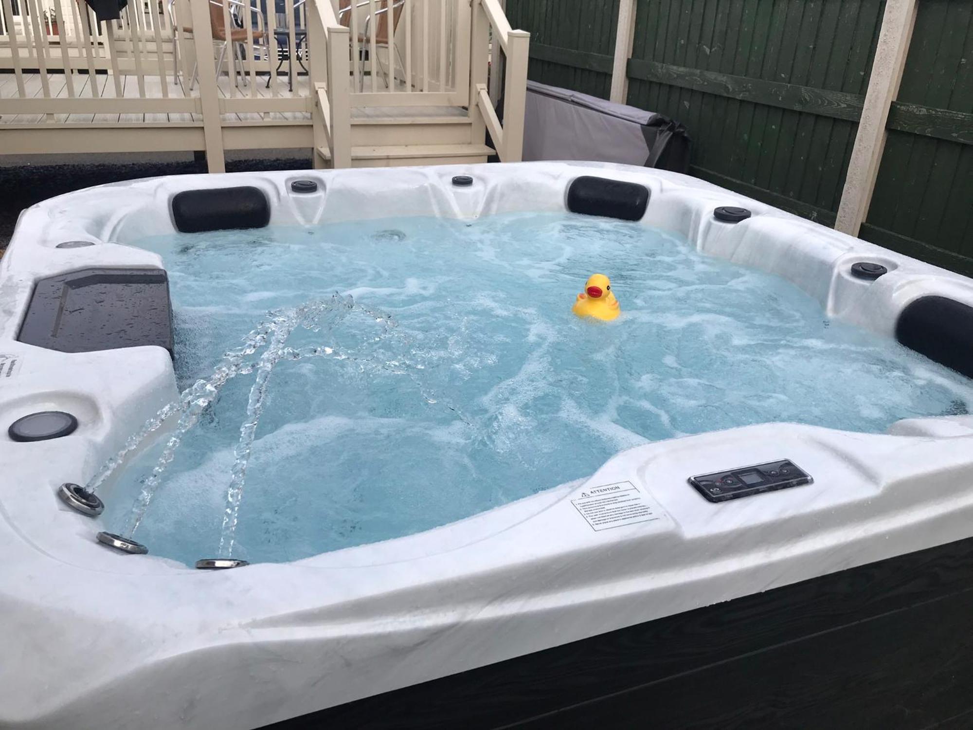 ריל Hot Tub Accommodation North Wales Lodge מראה חיצוני תמונה